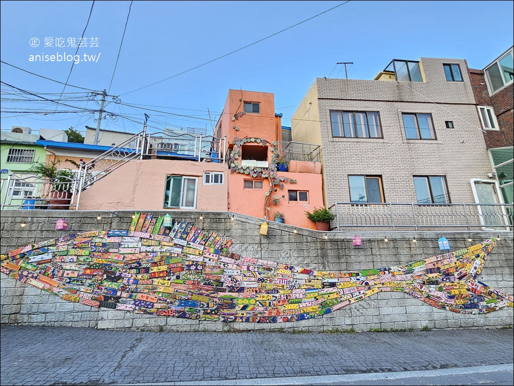 甘川洞文化村，第一次到釜山必訪的景點，超可愛的彩色房子、彩繪好好拍、和小王子拍合照！