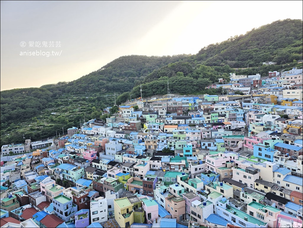 甘川洞文化村，第一次到釜山必訪的景點，超可愛的彩色房子、彩繪好好拍、和小王子拍合照！