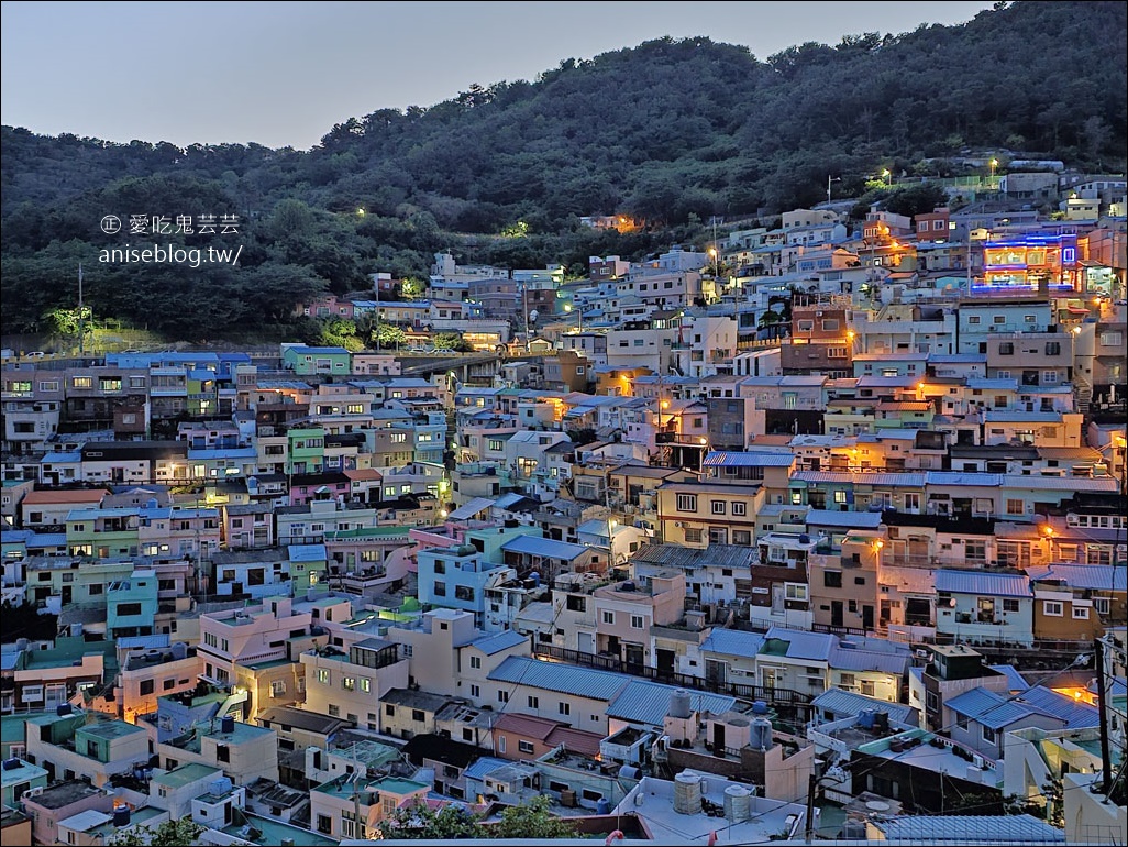 甘川洞文化村，第一次到釜山必訪的景點，超可愛的彩色房子、彩繪好好拍、和小王子拍合照！