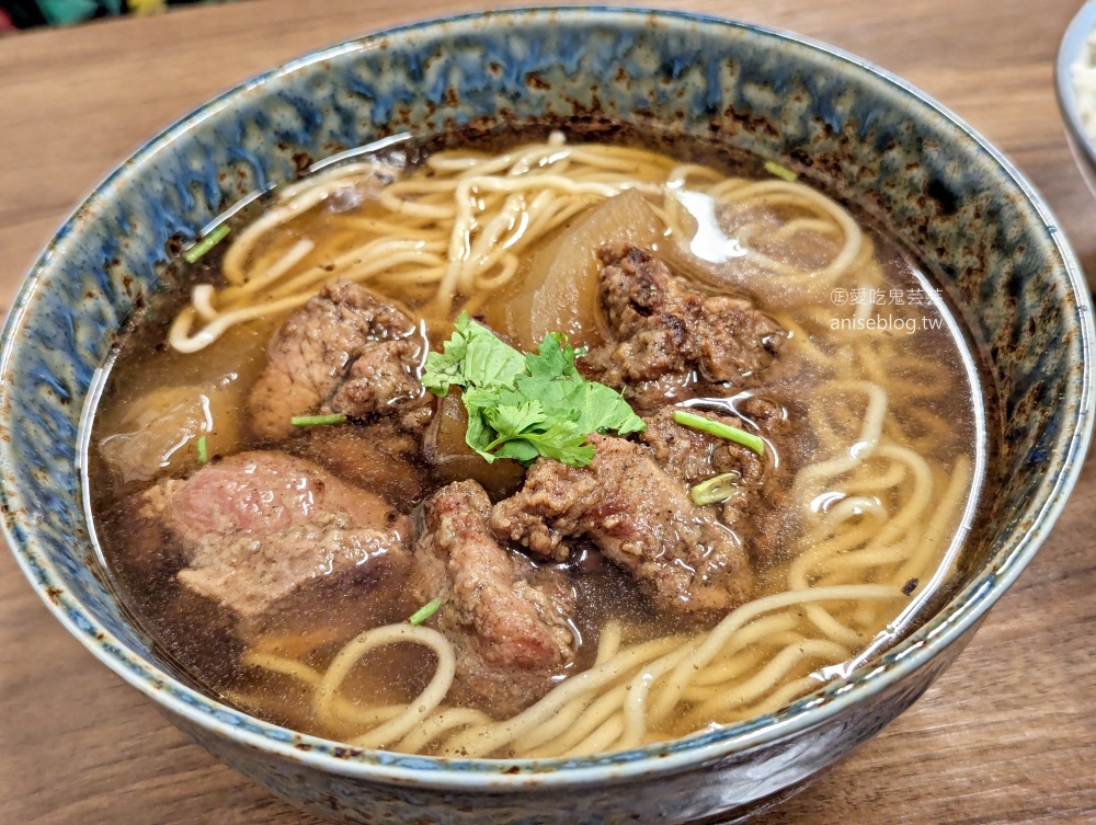 何家排骨酥，捷運西門站美食小吃(姊姊食記)