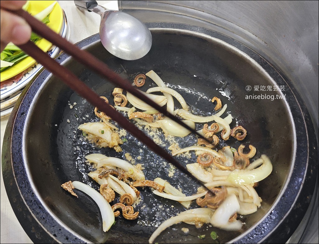 小紅莓火鍋城，料好不貴的石頭火鍋老店，香哦~ (僅此一家別無分號)