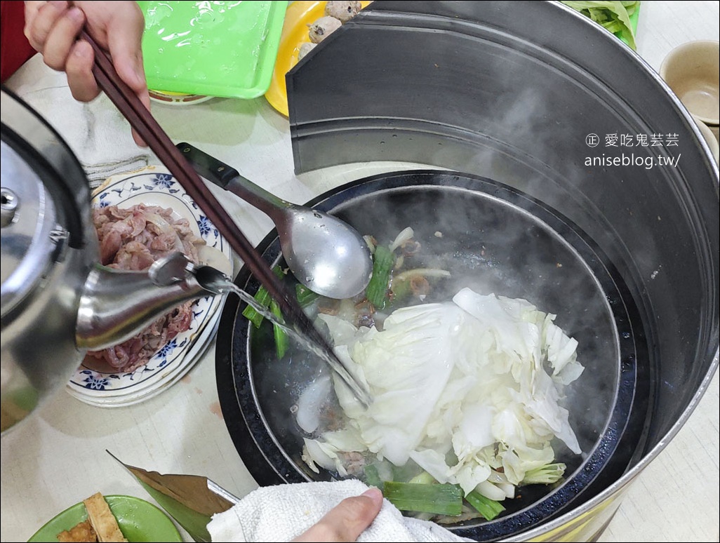 小紅莓火鍋城，料好不貴的石頭火鍋老店，香哦~ (僅此一家別無分號)