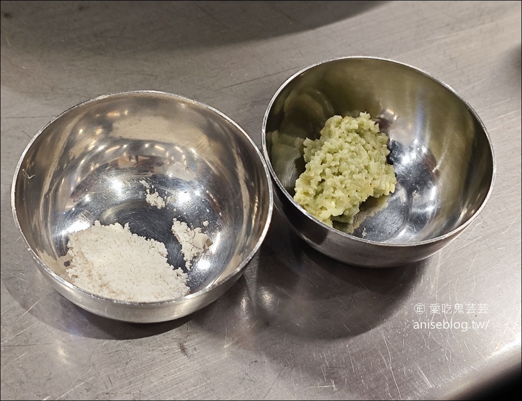 釜山烤肉推薦 |  喉嚨鍋蓋烤肉南浦店，現點現切專人幫烤，激推牛小排+水芹菜 (附神奇膠囊？)