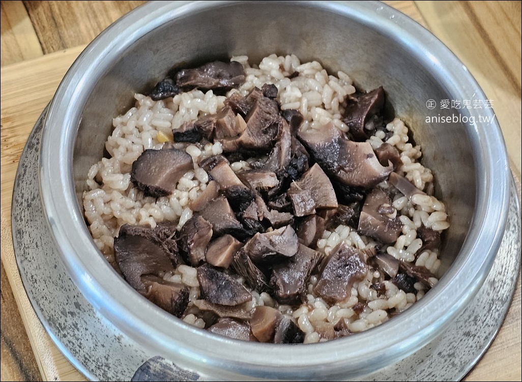 大邱八公山 | 媽媽飯桌(엄마밥상 침산동점)，黑白大廚的媽媽家常料理