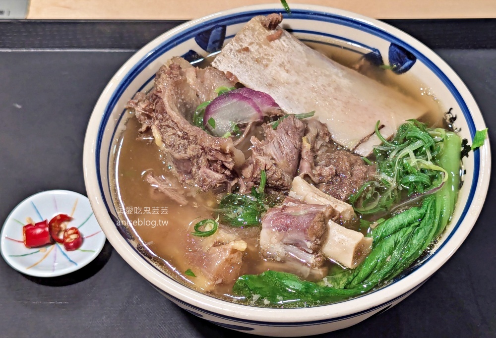 牛山牛肉麵燒肉飯，還沒開門就排隊的桃園美食(姊姊食記)