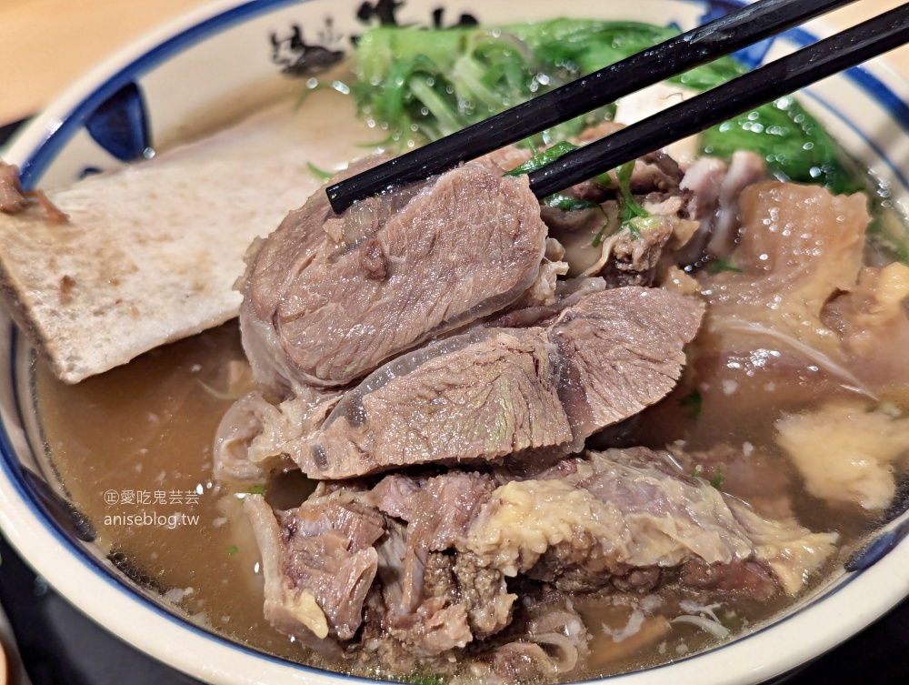 牛山牛肉麵燒肉飯，還沒開門就排隊的桃園美食(姊姊食記)