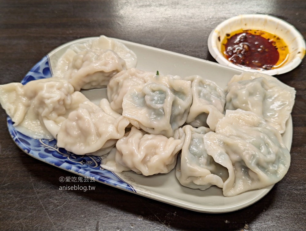 江蘇菜盒店，乾烙韭菜盒、豆腐捲，捷運忠孝復興站美食(姊姊食記)