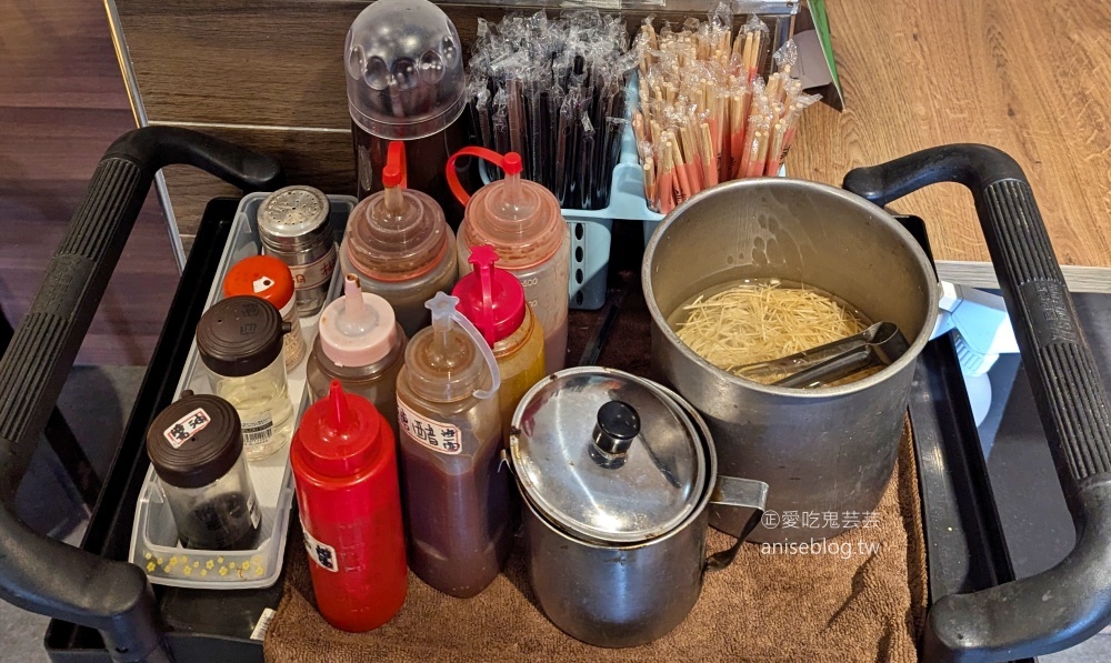 興安酥皮蛋餅專門店，板橋捷運新埔站美食(姊姊食記)