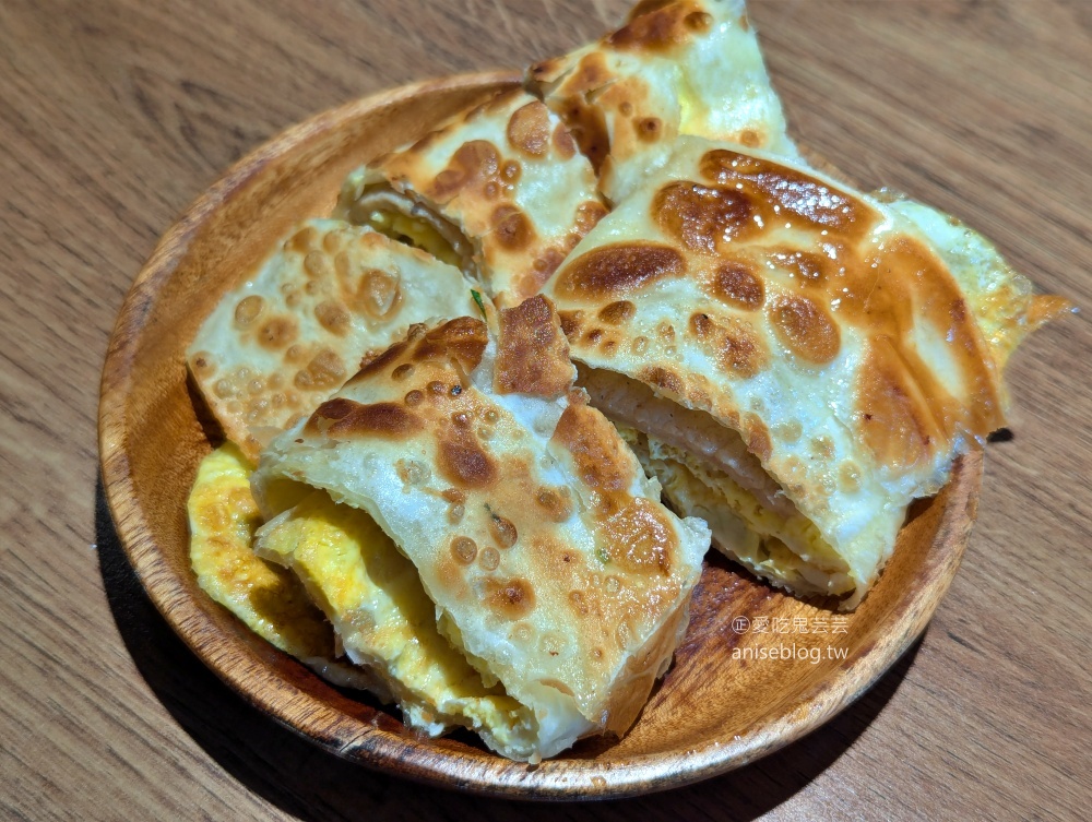 興安酥皮蛋餅專門店，板橋捷運新埔站美食(姊姊食記) @愛吃鬼芸芸