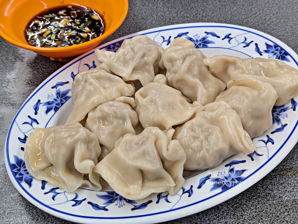 呷霸牛肉麵-新莊民安店，大碗滿意的在地人氣美食(姊姊食記)