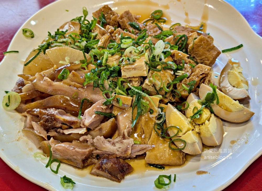 老宋記真善美牛肉麵，滷味也是招牌，捷運六張犁站美食(姊姊食記)