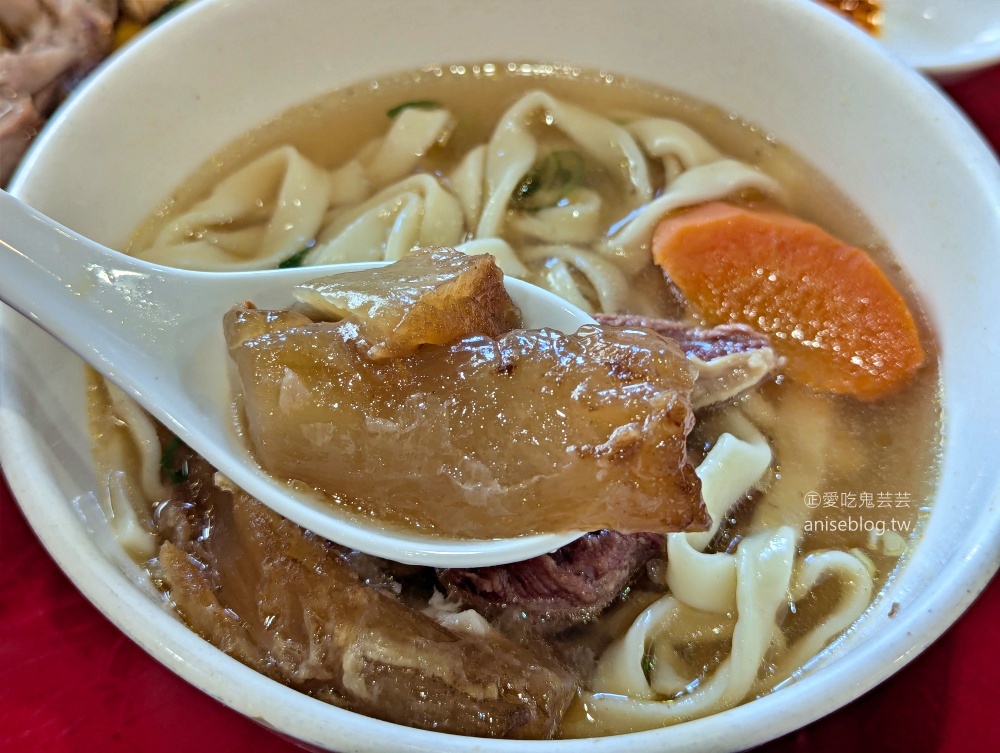 老宋記真善美牛肉麵，滷味也是招牌，捷運六張犁站美食(姊姊食記)