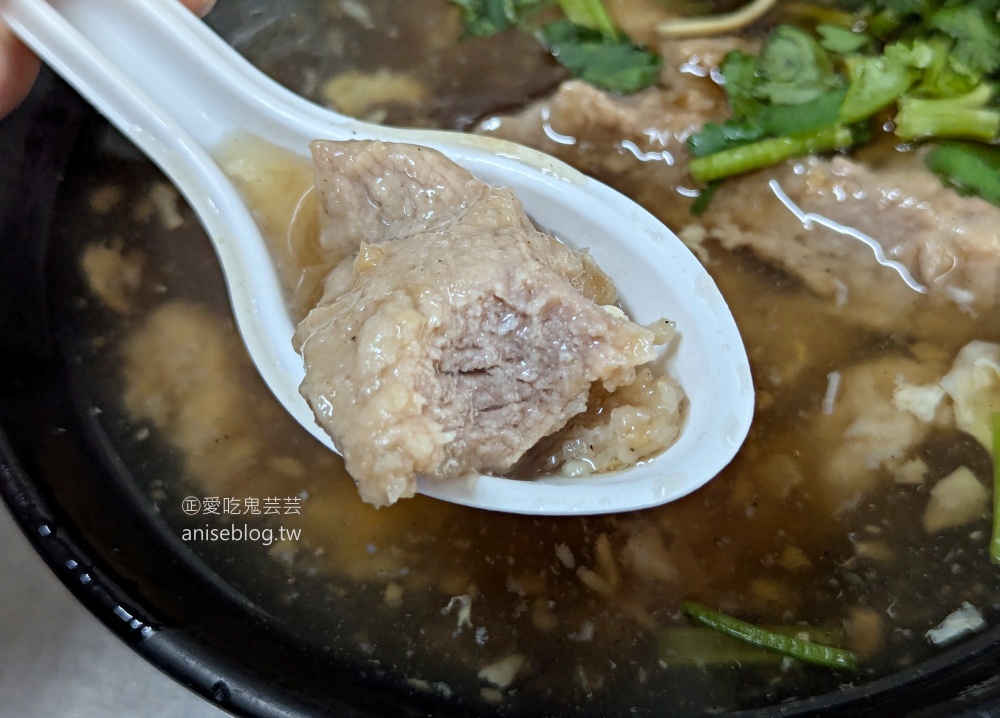 樹林無名肉羹麵，早餐吃脆皮蚵仔煎很可以，還有超厚實肉羹湯(姊姊食記)