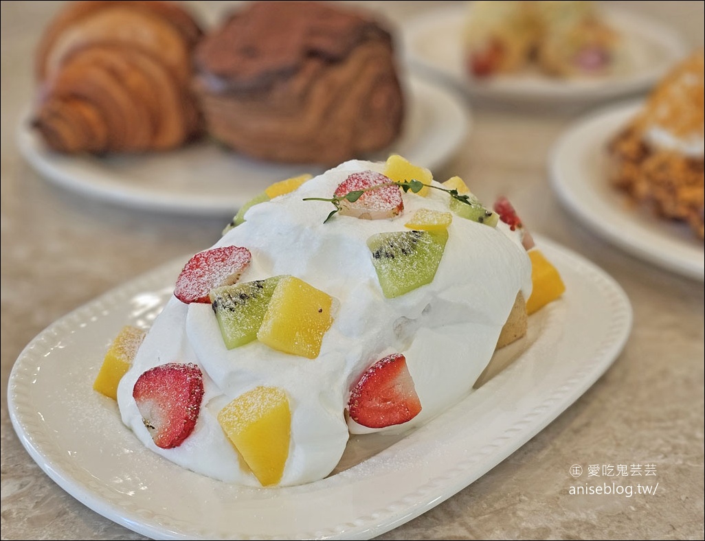 OFF COURSE Bakery Cafe，釜山激推超美優質咖啡店，屋頂有泳池欸！(田浦咖啡街)