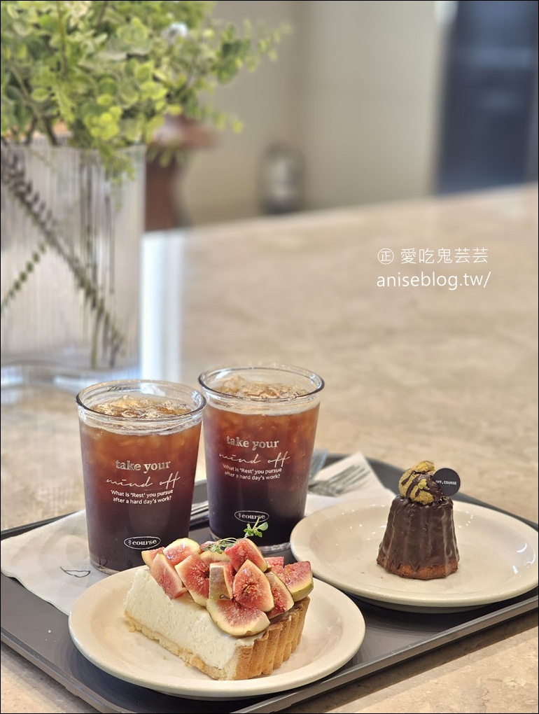 OFF COURSE Bakery Cafe，釜山激推超美優質咖啡店，屋頂有泳池欸！(田浦咖啡街)