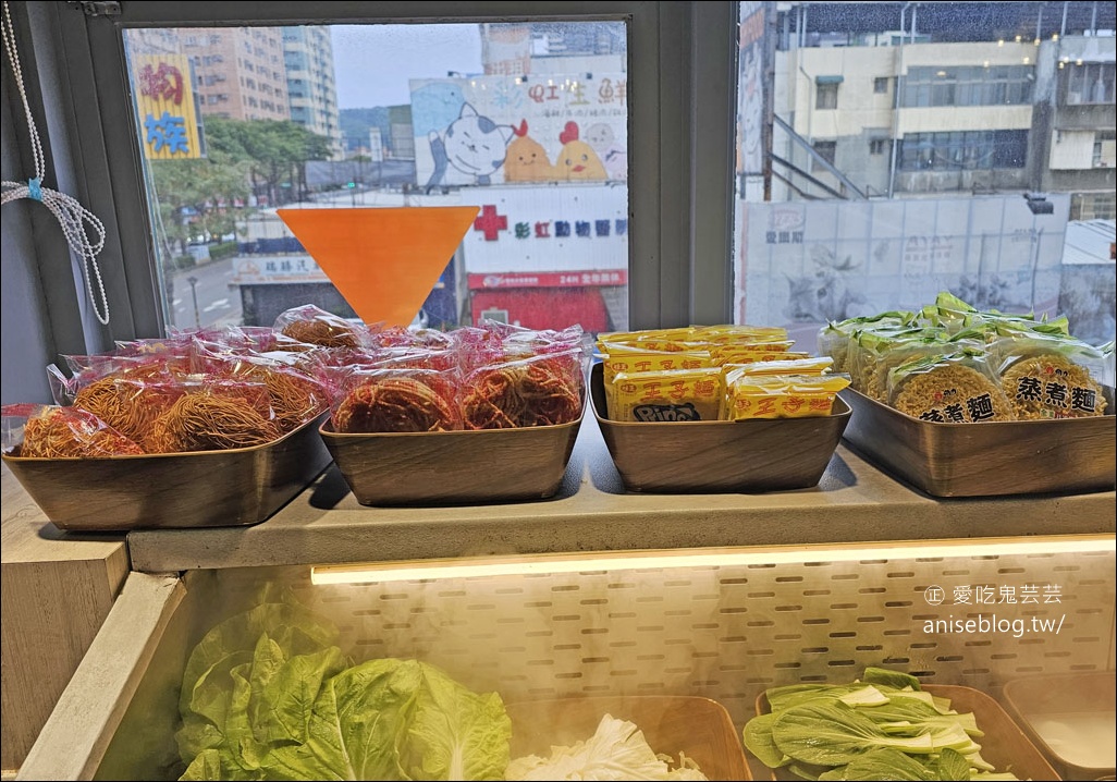 福柒涮涮鍋-桃園藝文店，蔬菜麵食自助吧、冰淇淋、霜淇淋、豆花奶酪吃到飽