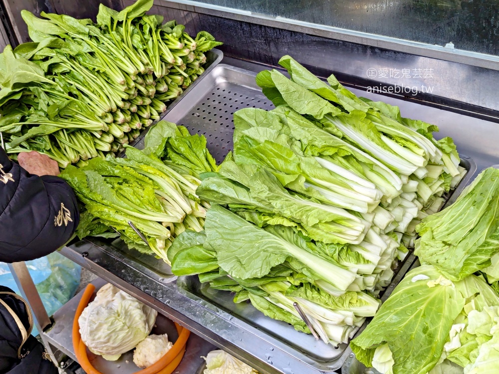 石碇公路飯店，平價美味的熱炒青菜、炒飯(姊姊食記)