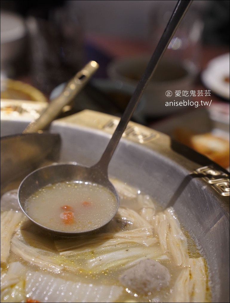 林口美食 | 重慶樓老火鍋，正宗牛油火鍋，香麻辣燙超過癮，激推整頭牛的牛魔王！ (文末菜單)