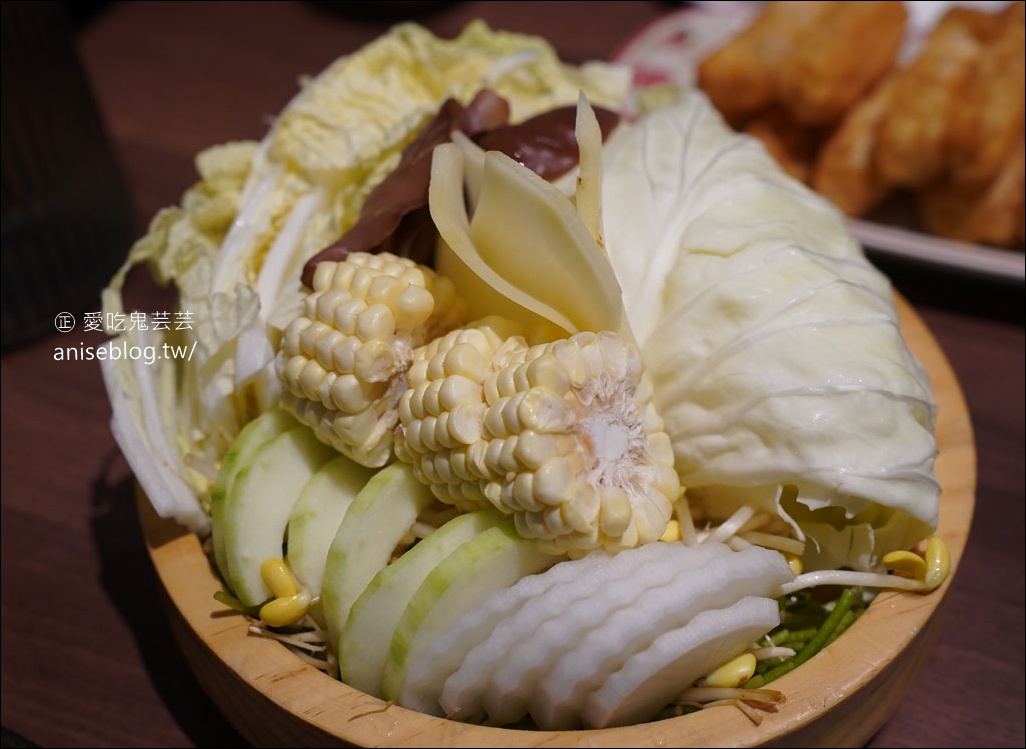 林口美食 | 重慶樓老火鍋，正宗牛油火鍋，香麻辣燙超過癮，激推整頭牛的牛魔王！ (文末菜單)