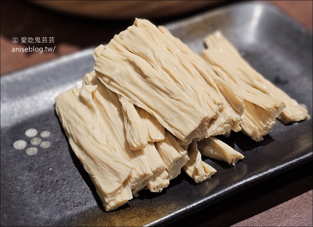 林口美食 | 重慶樓老火鍋，正宗牛油火鍋，香麻辣燙超過癮，激推整頭牛的牛魔王！ (文末菜單)