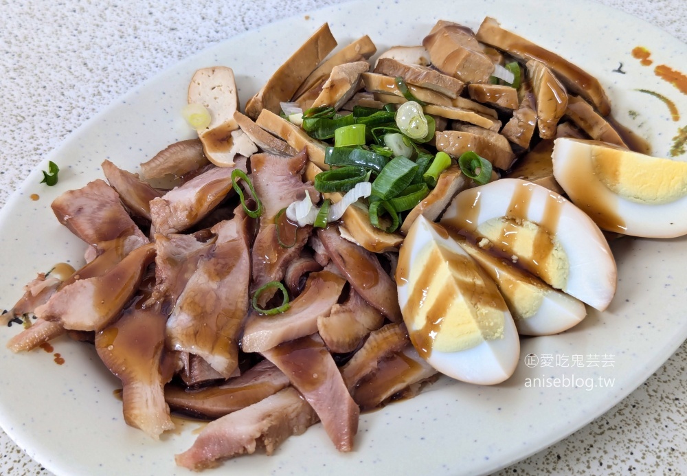 延平牛肉麵滷味也好吃，士林社子在地人氣美食(姊姊食記)