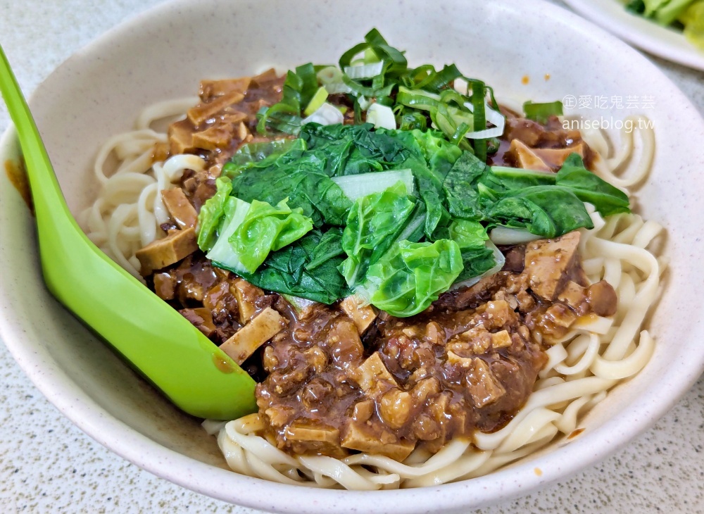 延平牛肉麵滷味也好吃，士林社子在地人氣美食(姊姊食記)