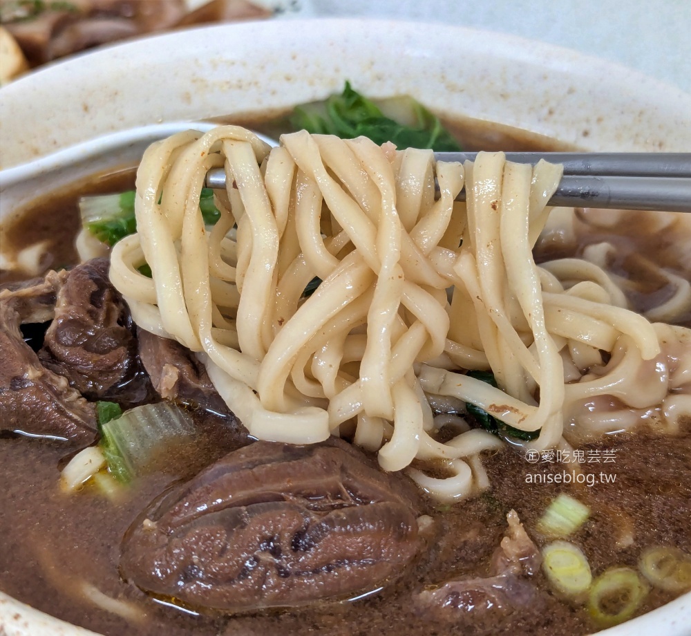 延平牛肉麵滷味也好吃，士林社子在地人氣美食(姊姊食記)