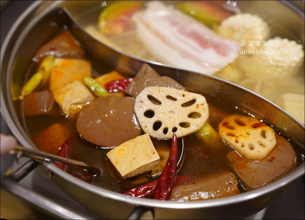 辛喬麻辣鴛鴦鍋，麻辣鍋x酸菜白肉鍋絕配好滋味，超厚牛小排+超麻松阪豬，過癮！(寵物友善)