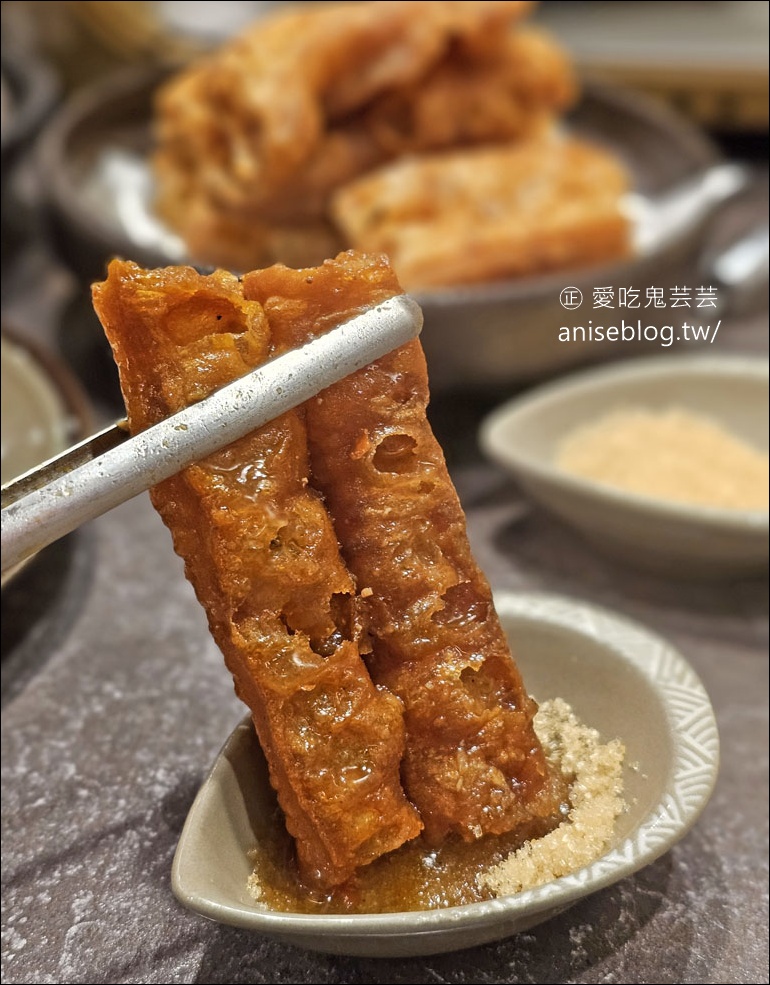 辛喬麻辣鴛鴦鍋，麻辣鍋x酸菜白肉鍋絕配好滋味，超厚牛小排+超麻松阪豬，過癮！(寵物友善)