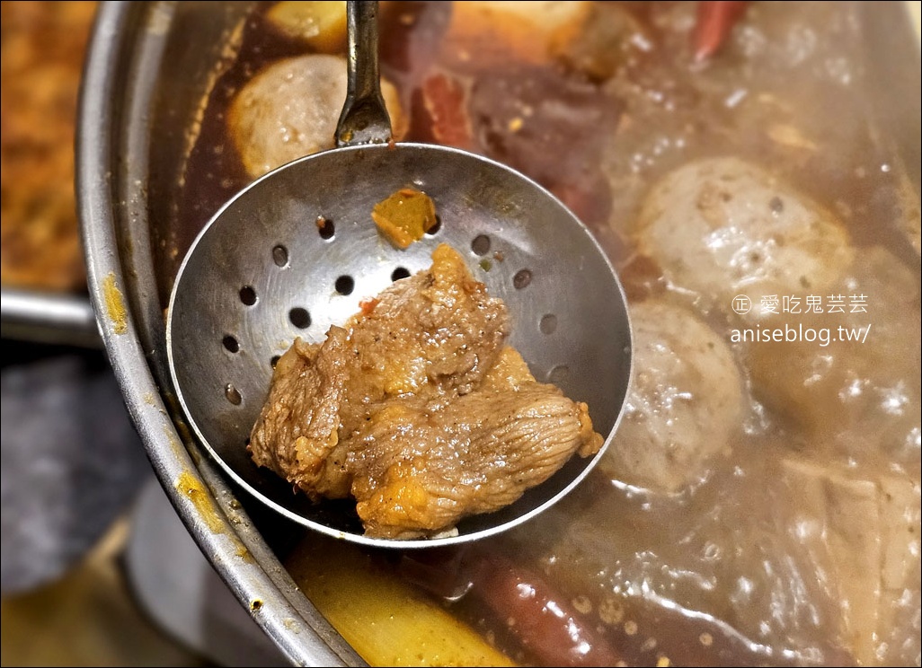 辛喬麻辣鴛鴦鍋，麻辣鍋x酸菜白肉鍋絕配好滋味，超厚牛小排+超麻松阪豬，過癮！(寵物友善)