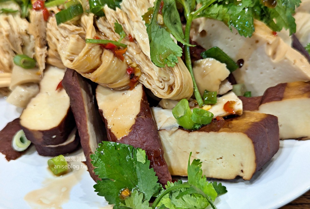 品香世家 | 大溪老街豆干，聽說在地人都吃這家！(姊姊食記)