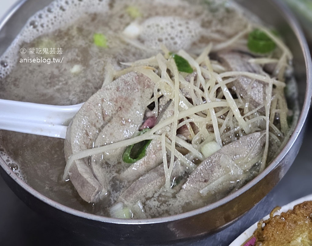 雨傘店/阿川麵店，在地人愛吃的個性麵店，營業時間不定