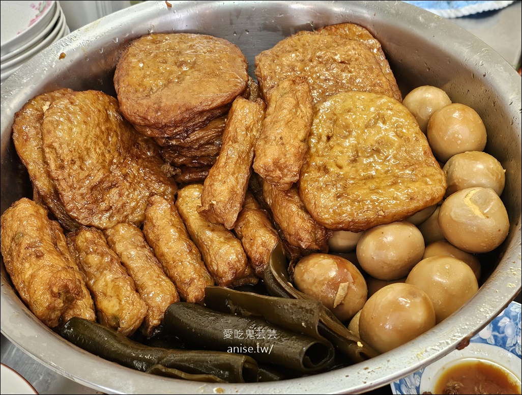 利口點心担，草屯在地人激推超人氣小吃，招牌豬腳、大腸，晚來吃不到！