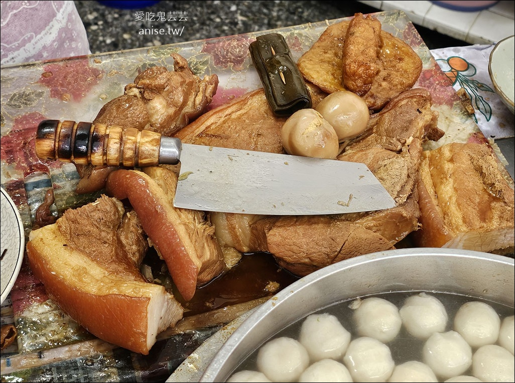 利口點心担，草屯在地人激推超人氣小吃，招牌豬腳、大腸，晚來吃不到！