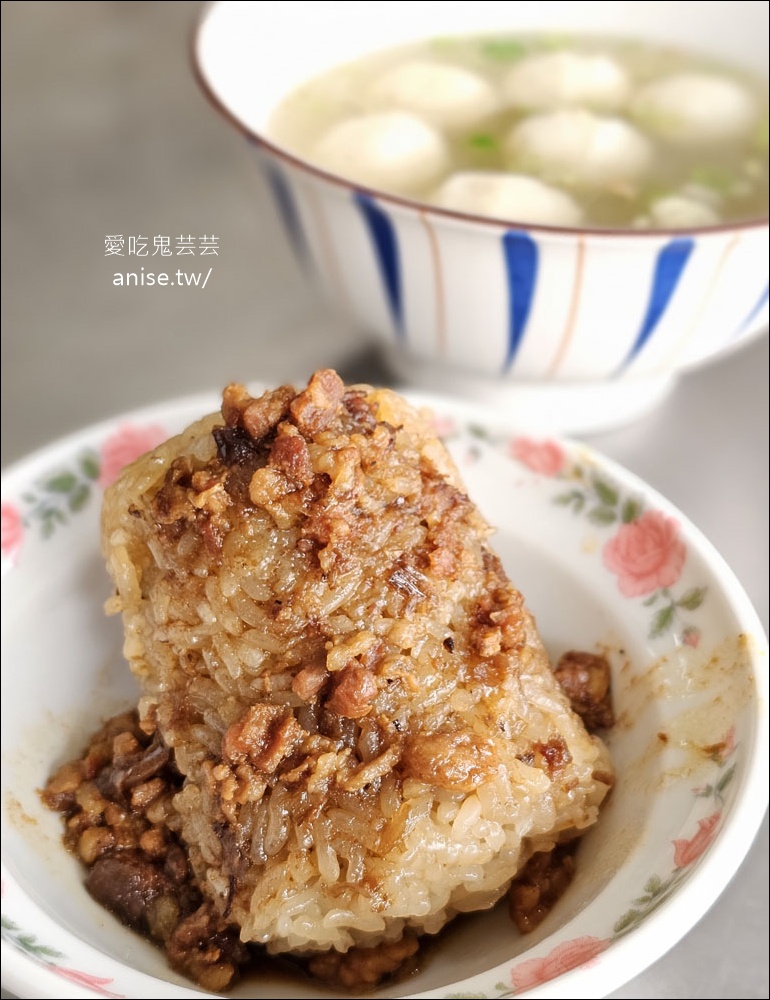 利口點心担，草屯在地人激推超人氣小吃，招牌豬腳、大腸，晚來吃不到！