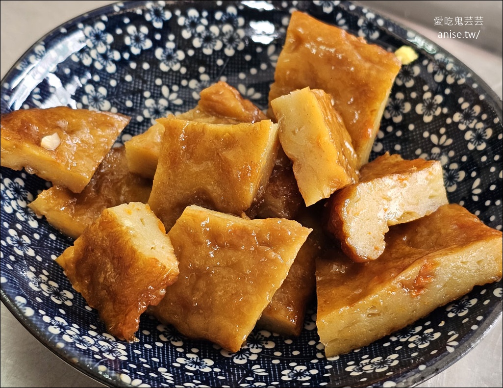 利口點心担，草屯在地人激推超人氣小吃，招牌豬腳、大腸，晚來吃不到！