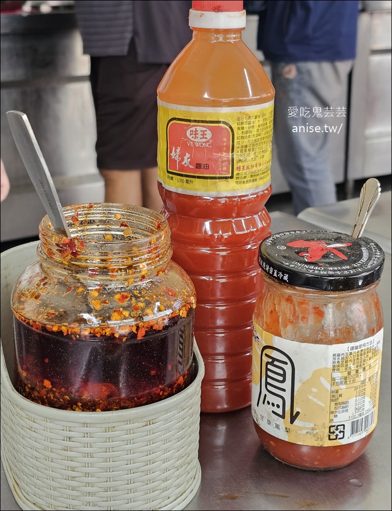 利口點心担，草屯在地人激推超人氣小吃，招牌豬腳、大腸，晚來吃不到！