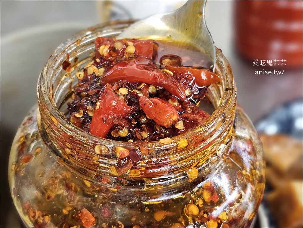 利口點心担，草屯在地人激推超人氣小吃，招牌豬腳、大腸，晚來吃不到！