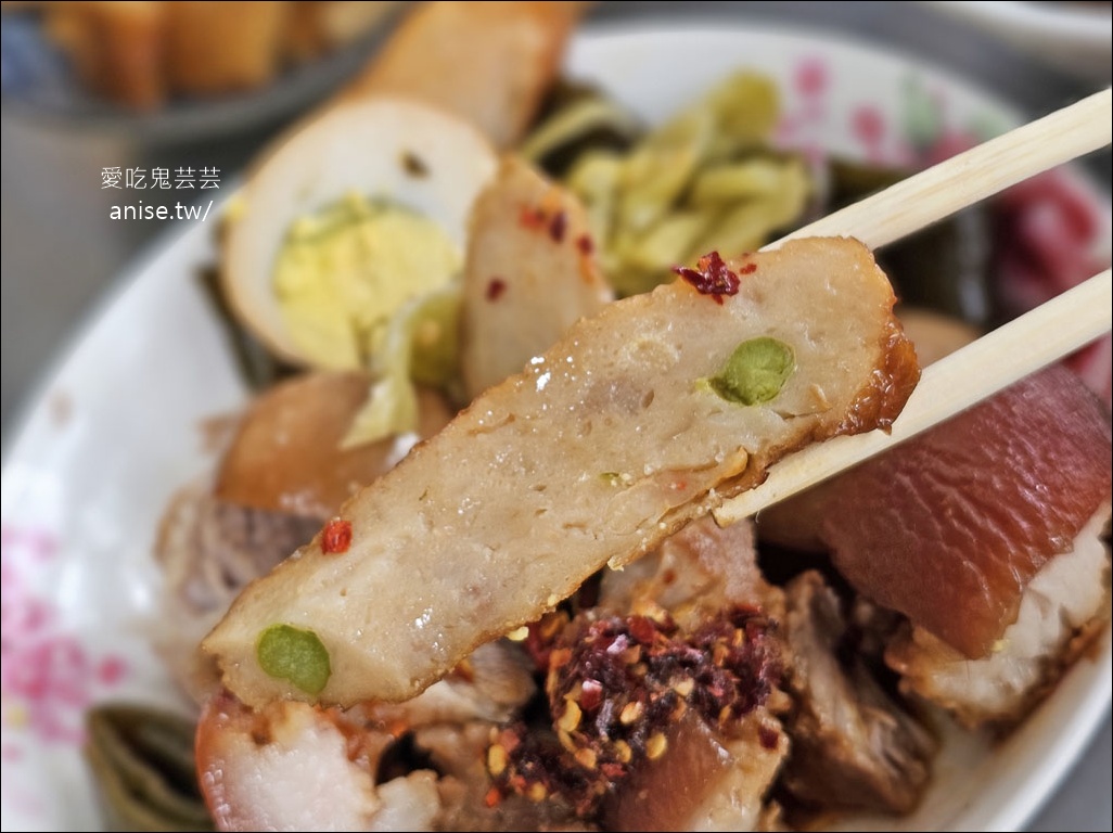 利口點心担，草屯在地人激推超人氣小吃，招牌豬腳、大腸，晚來吃不到！