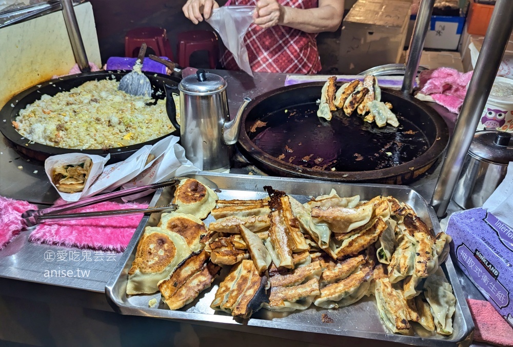 基隆崁仔頂消夜場三家美食，餐車早餐、阿珍鍋貼、朱添鮮魚號(姊姊食記)