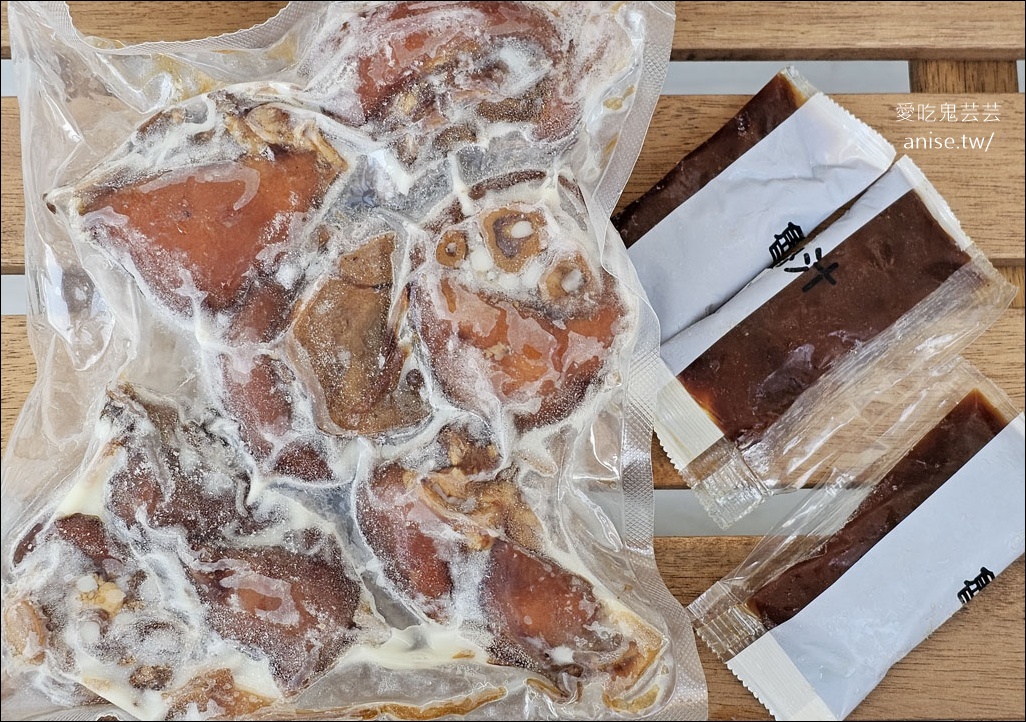 鬍鬚張閏月豬腳添壽組,指定期間購買快閃價,還送兩包粹魯(或雞絲) 鬍鬚張閏月豬腳添壽組,指定期間購買快閃價,還送兩包粹魯(或雞絲)