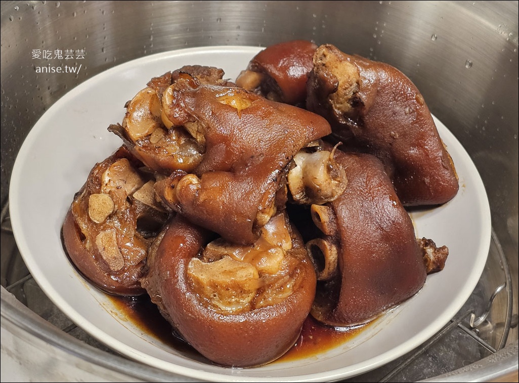 鬍鬚張閏月豬腳添壽組,指定期間購買快閃價,還送兩包粹魯(或雞絲) 鬍鬚張閏月豬腳添壽組,指定期間購買快閃價,還送兩包粹魯(或雞絲)