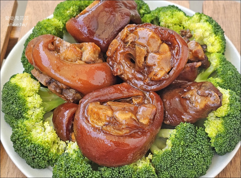 鬍鬚張閏月豬腳添壽組,指定期間購買快閃價,還送兩包粹魯(或雞絲) 鬍鬚張閏月豬腳添壽組,指定期間購買快閃價,還送兩包粹魯(或雞絲)