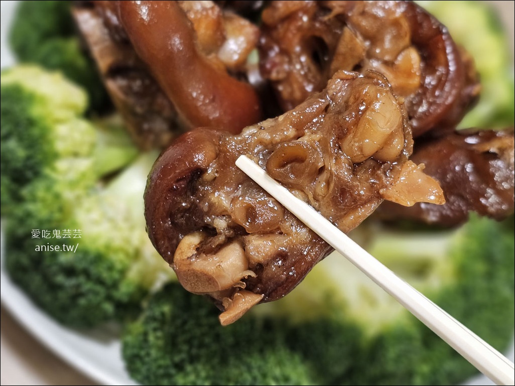 鬍鬚張閏月豬腳添壽組,指定期間購買快閃價,還送兩包粹魯(或雞絲) 鬍鬚張閏月豬腳添壽組,指定期間購買快閃價,還送兩包粹魯(或雞絲)