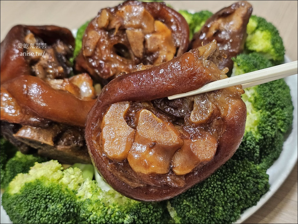 鬍鬚張閏月豬腳添壽組,指定期間購買快閃價,還送兩包粹魯(或雞絲) 鬍鬚張閏月豬腳添壽組,指定期間購買快閃價,還送兩包粹魯(或雞絲)