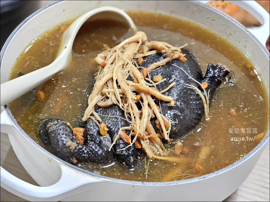 鬍鬚張閏月豬腳添壽組,指定期間購買快閃價,還送兩包粹魯(或雞絲) 鬍鬚張閏月豬腳添壽組,指定期間購買快閃價,還送兩包粹魯(或雞絲)