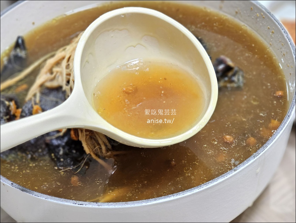 鬍鬚張閏月豬腳添壽組,指定期間購買快閃價,還送兩包粹魯(或雞絲) 鬍鬚張閏月豬腳添壽組,指定期間購買快閃價,還送兩包粹魯(或雞絲)