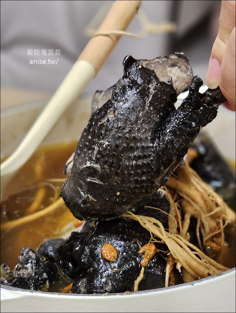 鬍鬚張閏月豬腳添壽組,指定期間購買快閃價,還送兩包粹魯(或雞絲) 鬍鬚張閏月豬腳添壽組,指定期間購買快閃價,還送兩包粹魯(或雞絲)