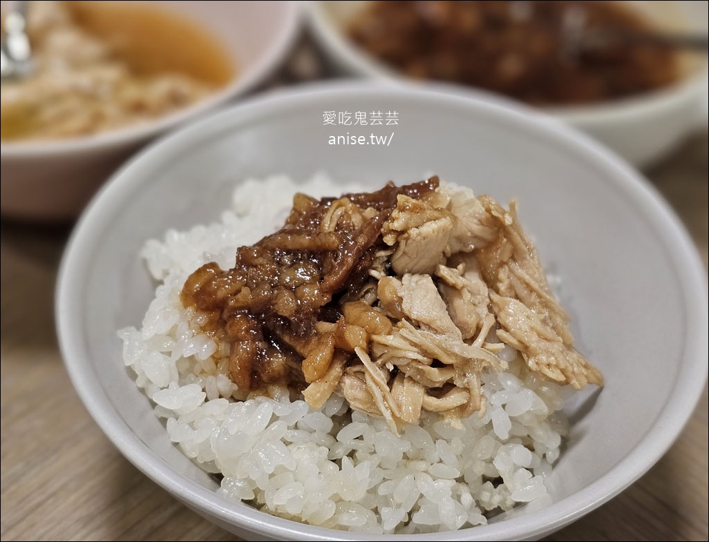 鬍鬚張閏月豬腳添壽組,指定期間購買快閃價,還送兩包粹魯(或雞絲) 鬍鬚張閏月豬腳添壽組,指定期間購買快閃價,還送兩包粹魯(或雞絲)