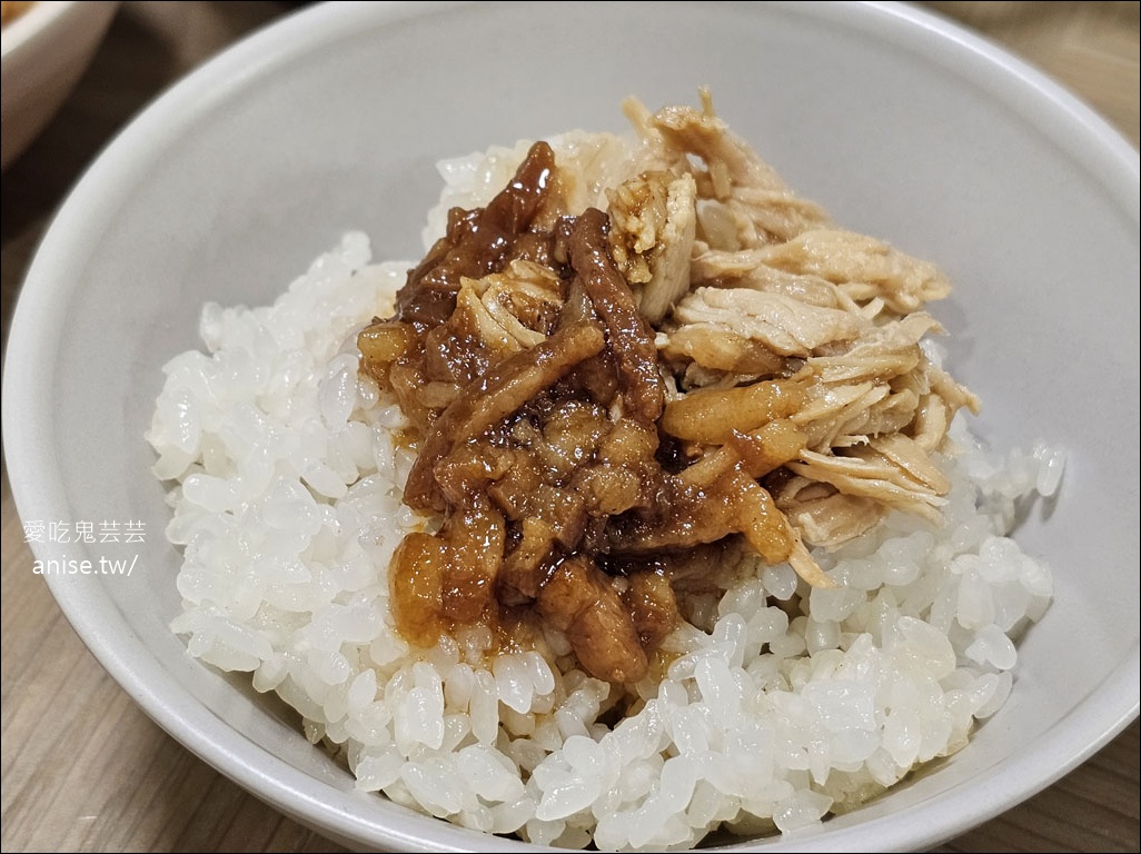 鬍鬚張閏月豬腳添壽組,指定期間購買快閃價,還送兩包粹魯(或雞絲) 鬍鬚張閏月豬腳添壽組,指定期間購買快閃價,還送兩包粹魯(或雞絲)